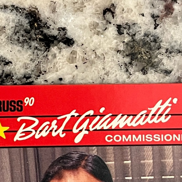 1990 Donruss #716 Bart Giamatti with Errors where black lines go into name. - Picture 2 of 7